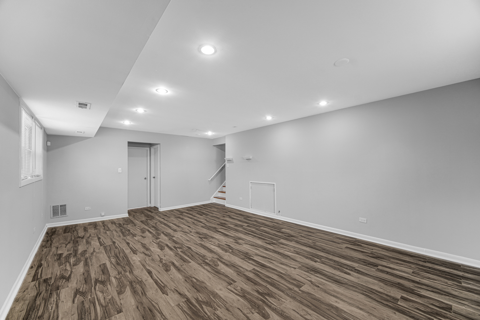 6159 Beechwood Road Matteson, IL 60443 - Photo 15 of 21 a view of empty room with wooden floor