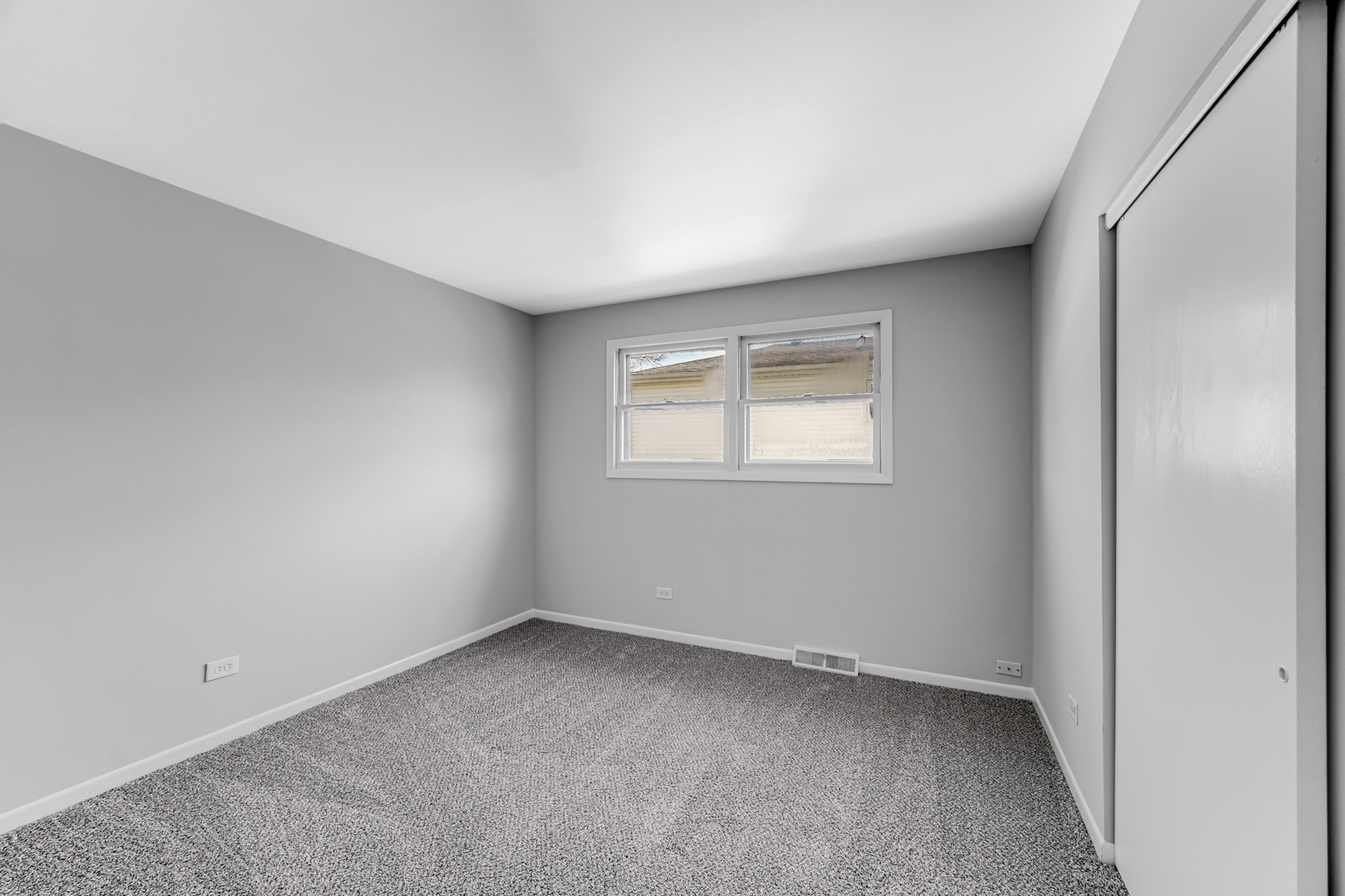 6159 Beechwood Road Matteson, IL 60443 - Photo 10 of 21 an empty room with a window
