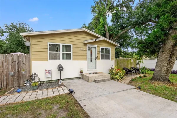 $2,000 | 2526 26th Street South, St. Petersburg, FL 33712