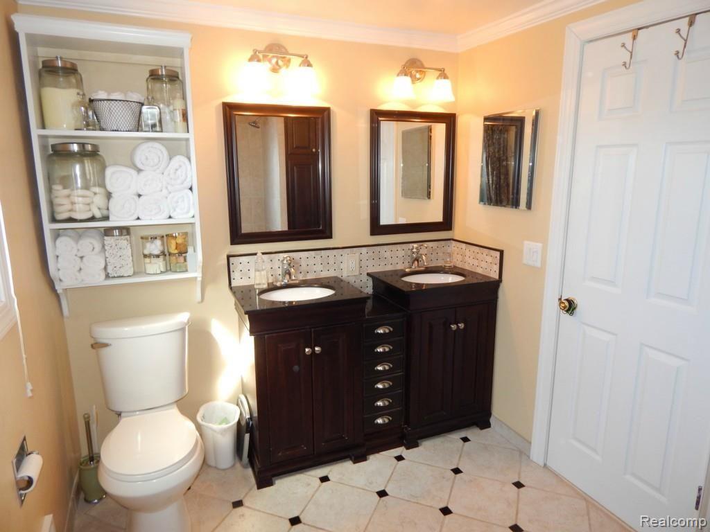 1505 Hampton Road Grosse Pointe, MI 48236 - Photo 17 of 35 17.MBath