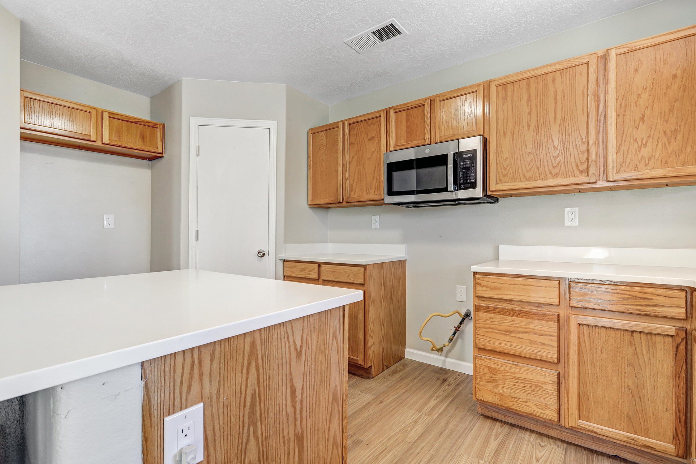 7928 Stephan Road Southwest Albuquerque, NM 87121 - Photo 10 of 33 Gallery Image 10
