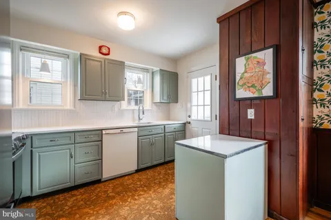 $535,000 | 5607 36th Place, Hyattsville, MD 20782