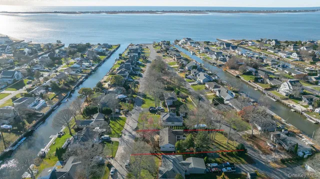 $849,000 | 14 Whiting Road, East Quogue, NY 11942