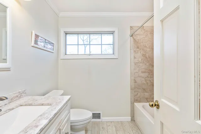 $849,000 | 14 Whiting Road, East Quogue, NY 11942