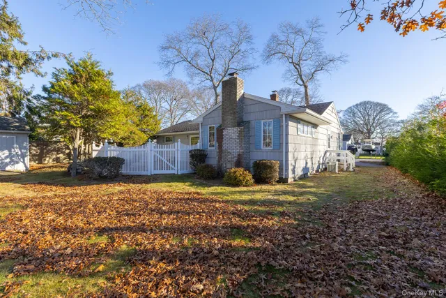 $849,000 | 14 Whiting Road, East Quogue, NY 11942