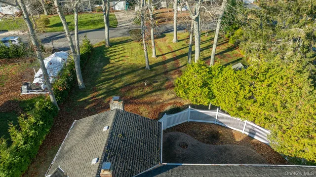 $849,000 | 14 Whiting Road, East Quogue, NY 11942