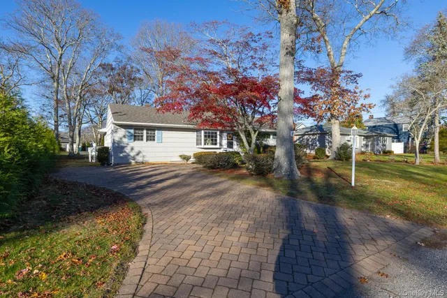 $849,000 | 14 Whiting Road, East Quogue, NY 11942