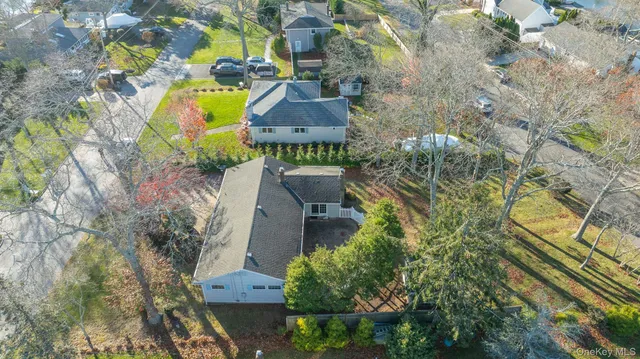 $849,000 | 14 Whiting Road, East Quogue, NY 11942