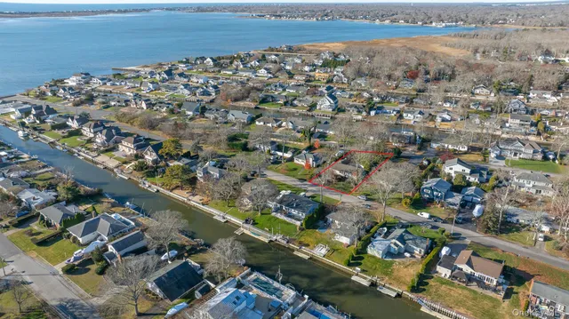 $849,000 | 14 Whiting Road, East Quogue, NY 11942