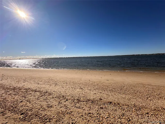 $849,000 | 14 Whiting Road, East Quogue, NY 11942