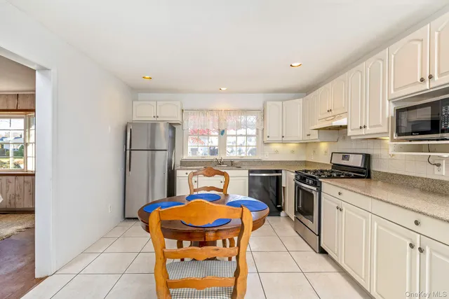 $849,000 | 14 Whiting Road, East Quogue, NY 11942