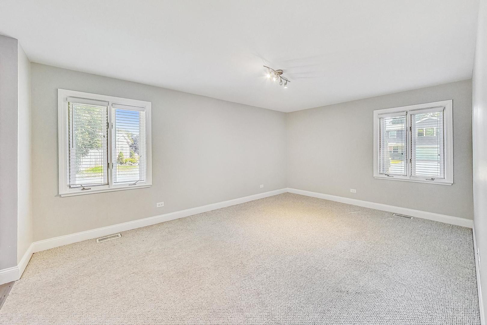 2030 Clover Road Northbrook, IL 60062 - Photo 19 of 44 an empty room with a window