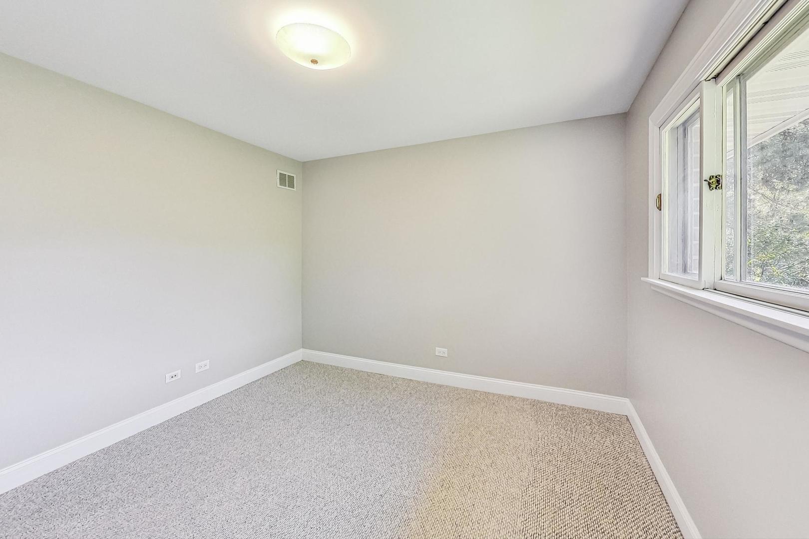 2030 Clover Road Northbrook, IL 60062 - Photo 26 of 44 an empty room with a window