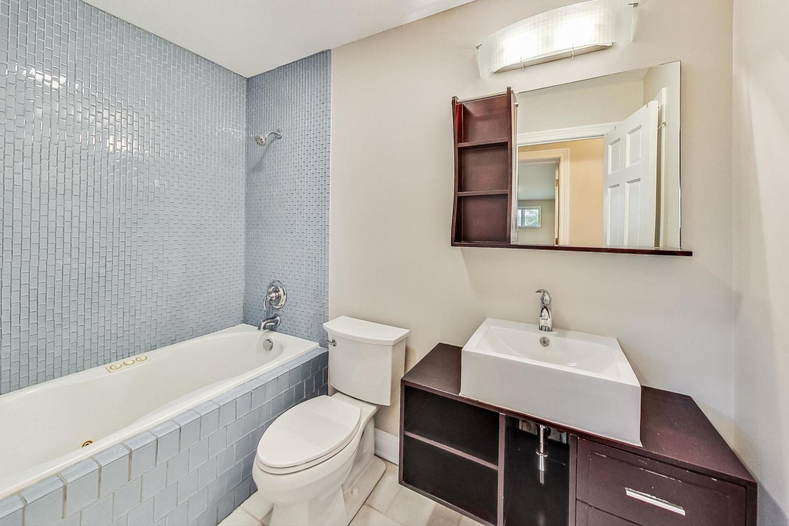 2030 Clover Road Northbrook, IL 60062 - Photo 32 of 44 a bathroom with a sink a toilet and a bathtub