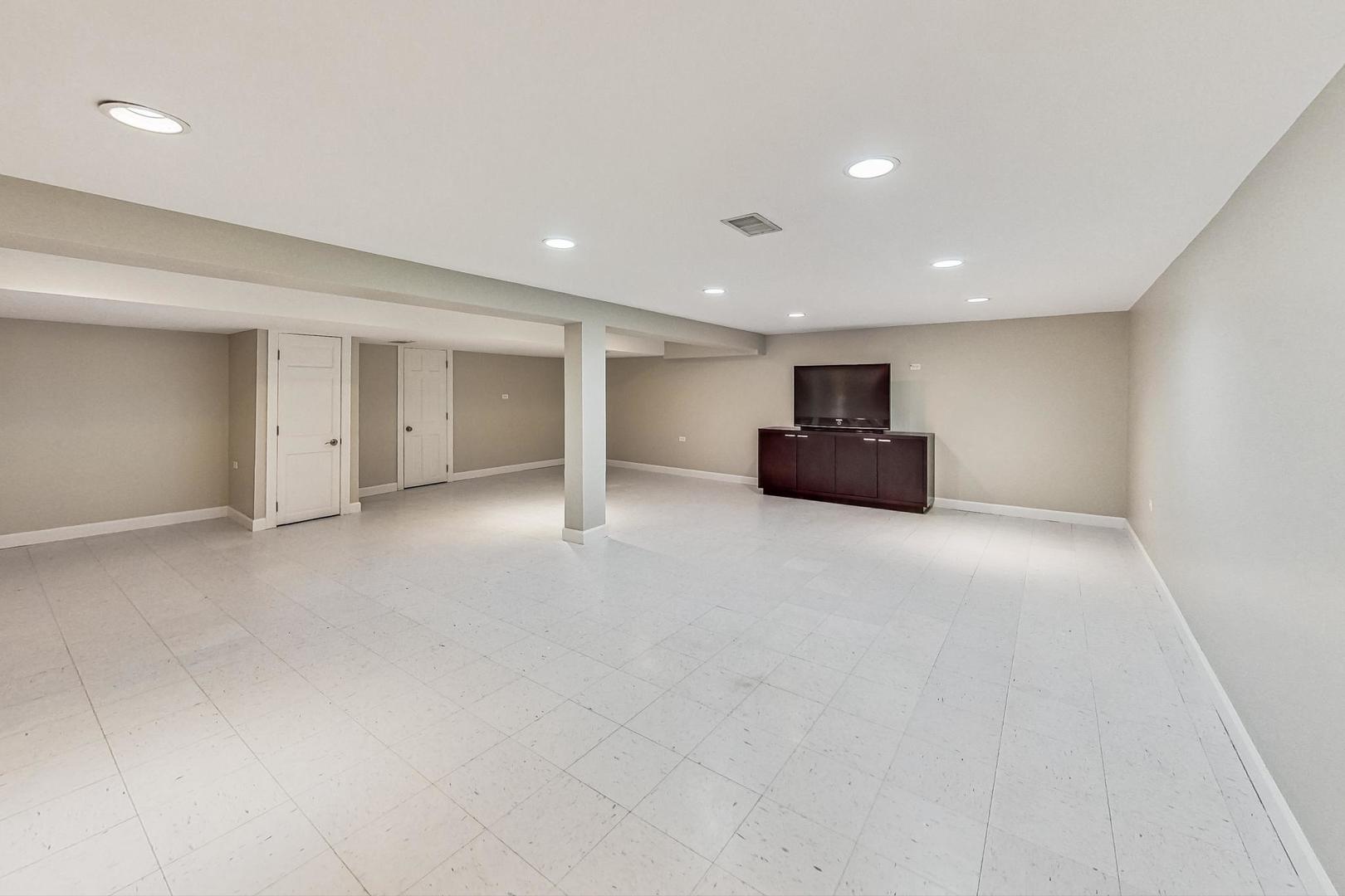2030 Clover Road Northbrook, IL 60062 - Photo 34 of 44 a view of an empty room with wooden floor