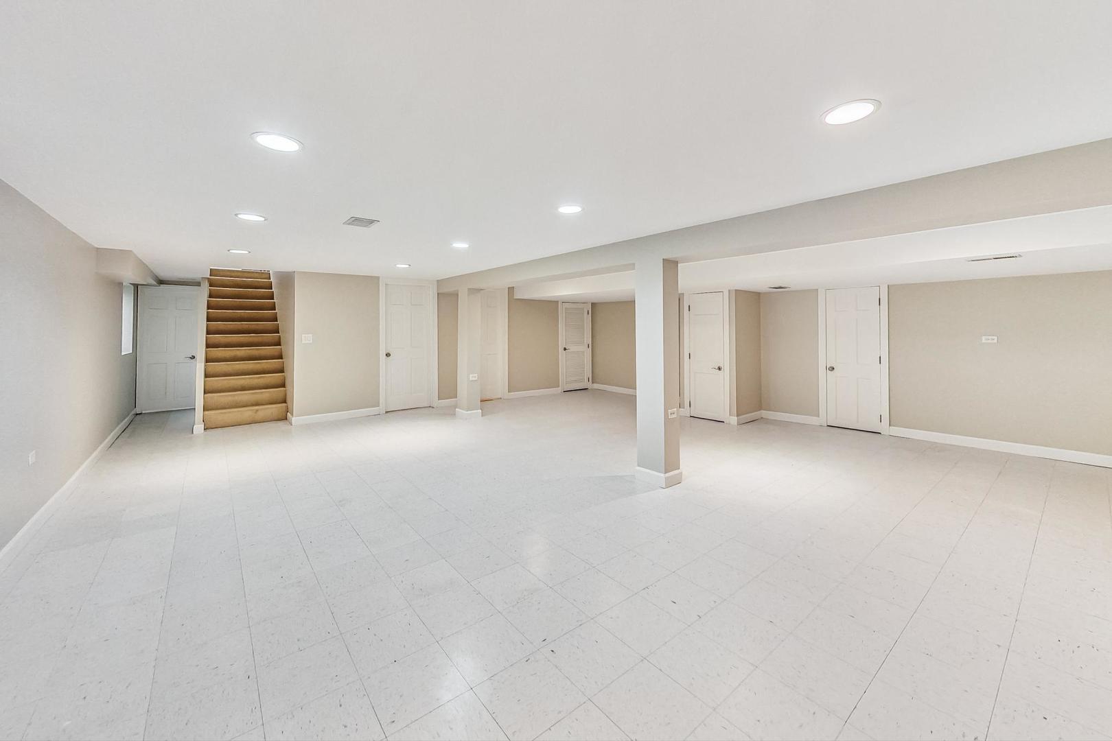 2030 Clover Road Northbrook, IL 60062 - Photo 35 of 44 a view of an empty room with a ceiling fan