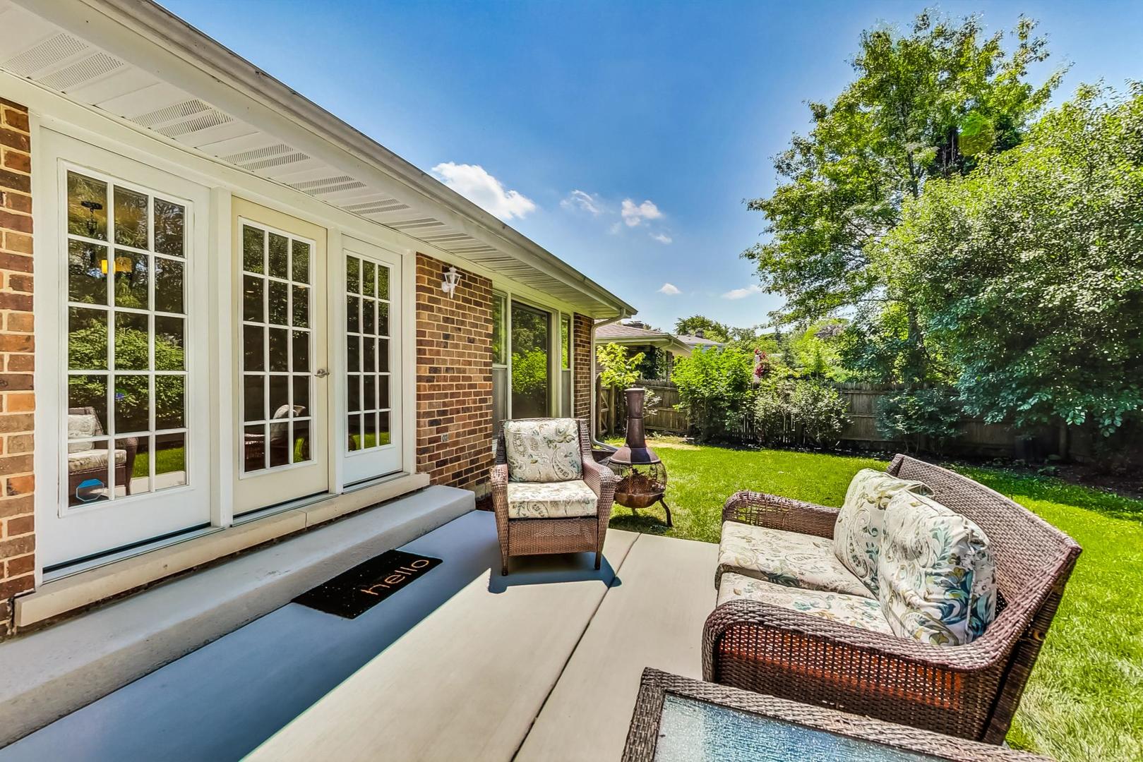 2030 Clover Road Northbrook, IL 60062 - Photo 39 of 44 a balcony with furniture and a garden