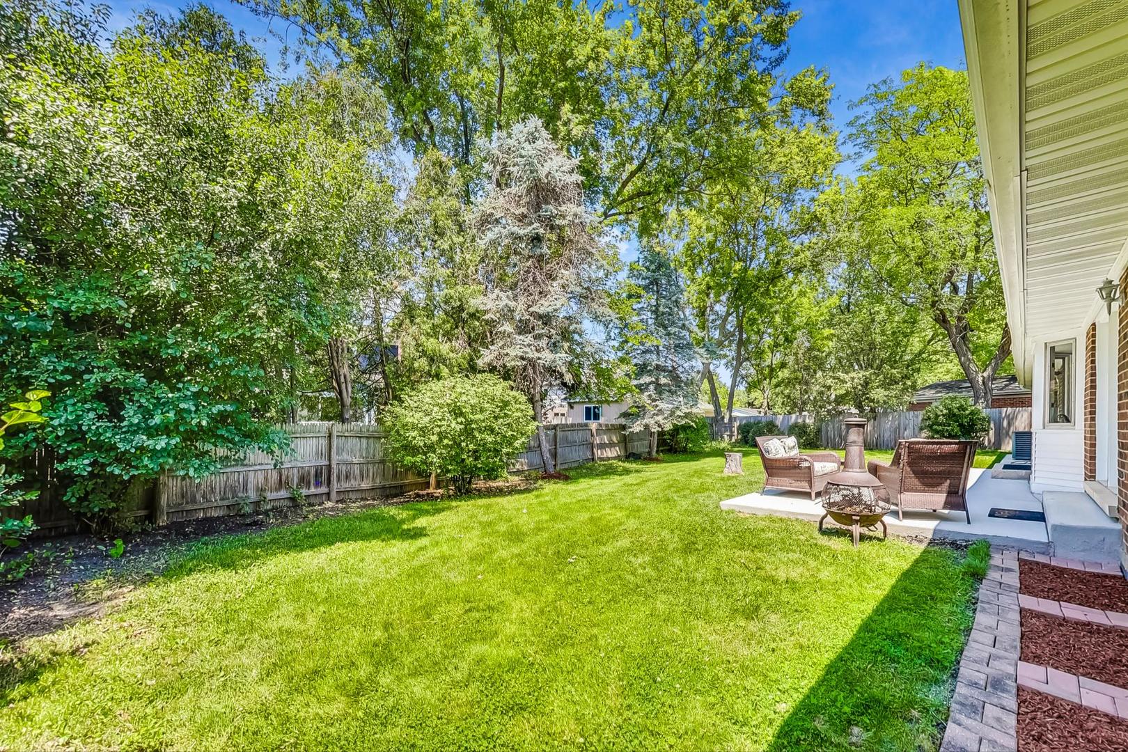 2030 Clover Road Northbrook, IL 60062 - Photo 40 of 44 a view of a backyard with sitting area
