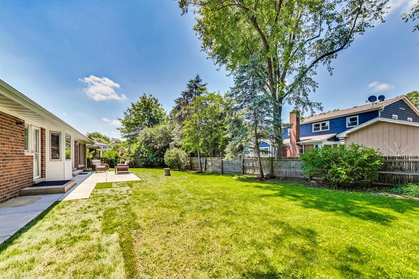 2030 Clover Road Northbrook, IL 60062 - Photo 41 of 44 a house view with a sitting space and garden view