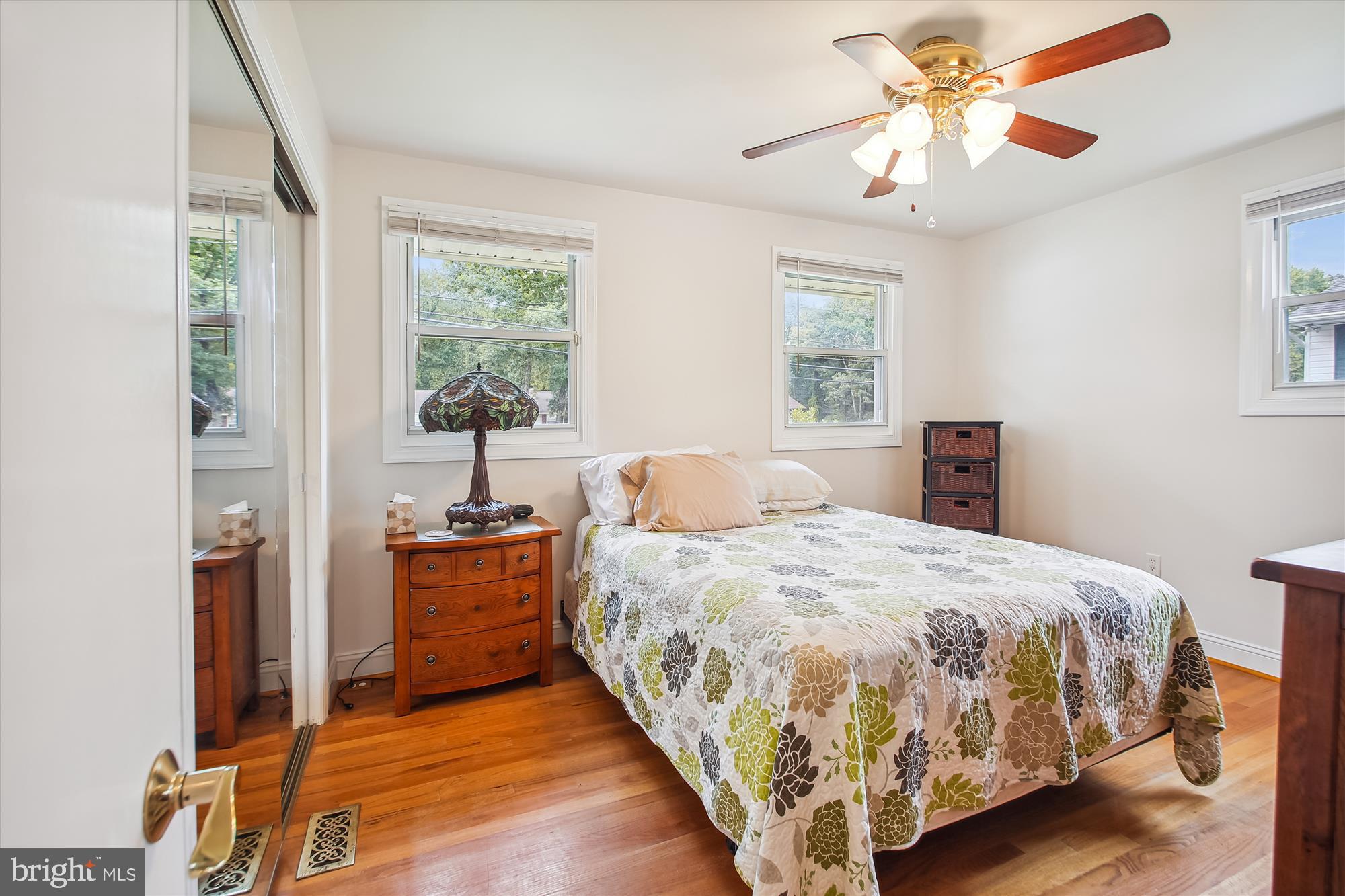144 Magothy Beach Road Pasadena, MD 21122 - Photo 21 of 34 Primary Bedroom