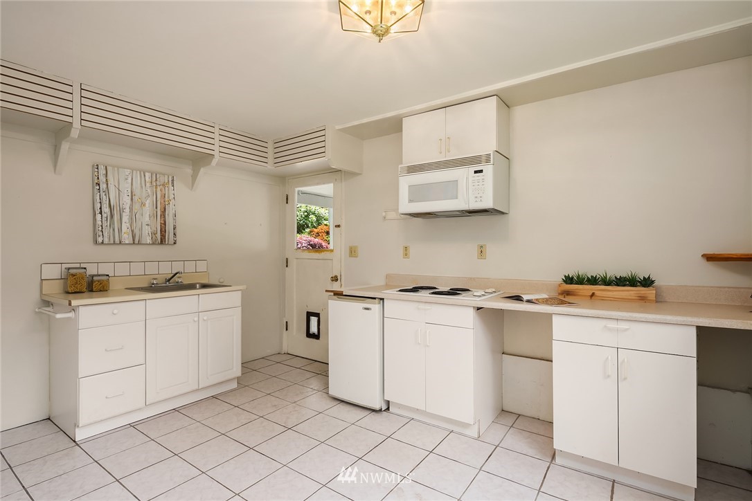 9229 217th Place Southwest Edmonds, WA 98020 - Photo 22 of 38 a kitchen with cabinets and stove top oven