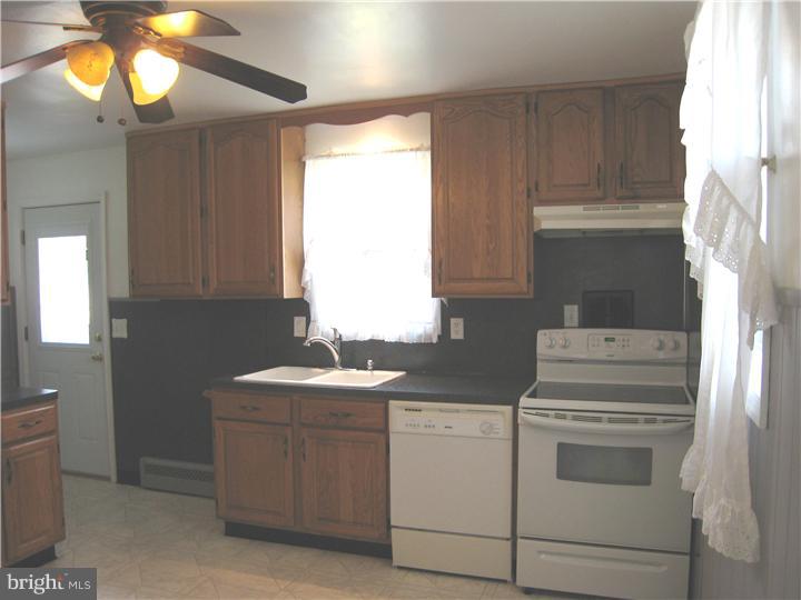 210 Taylor Road Wilmington, DE 19804 - Photo 5 of 21 Kitchen