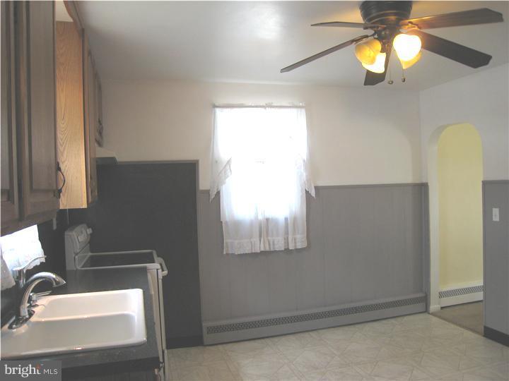 210 Taylor Road Wilmington, DE 19804 - Photo 7 of 21 Kitchen