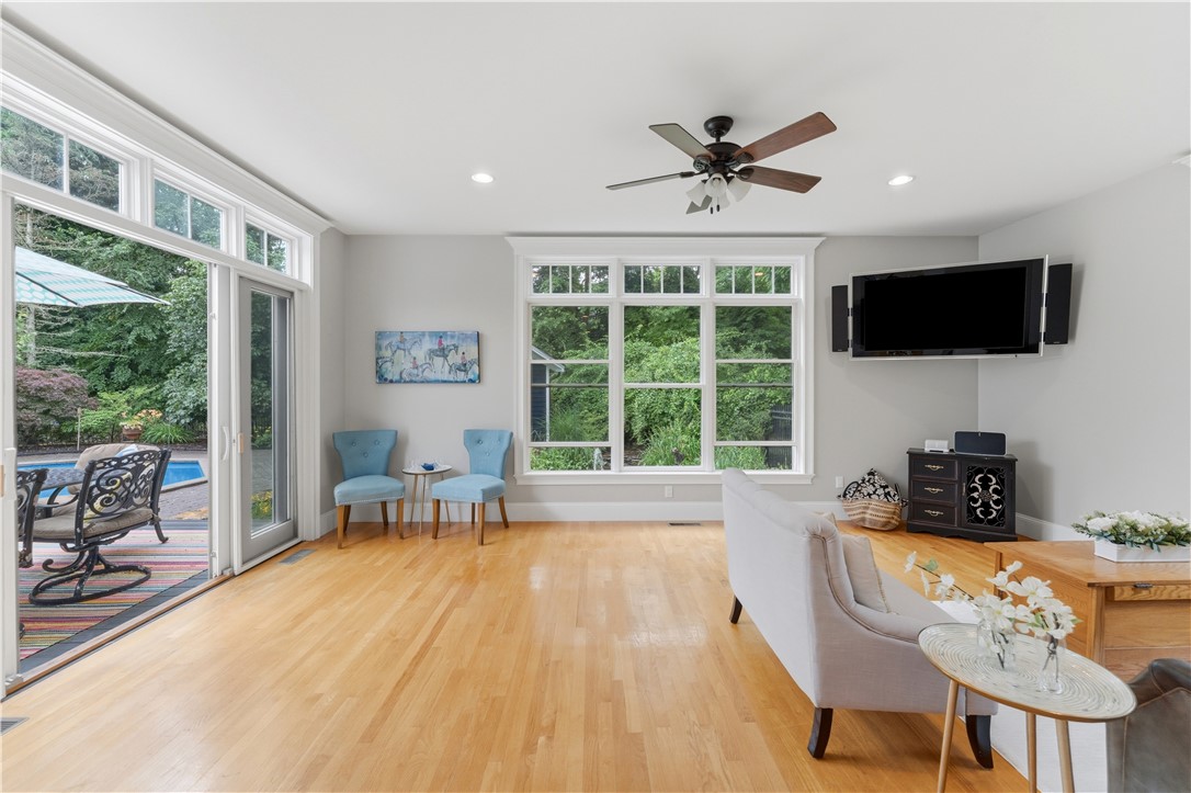 198 Poppasquash Road Bristol, RI 02809 - Photo 34 of 48
