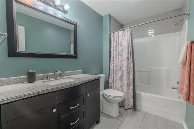 $392,500 | 411 Eagle Glen Drive, Raymore, MO 64083