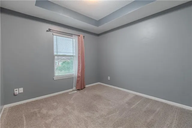 $392,500 | 411 Eagle Glen Drive, Raymore, MO 64083