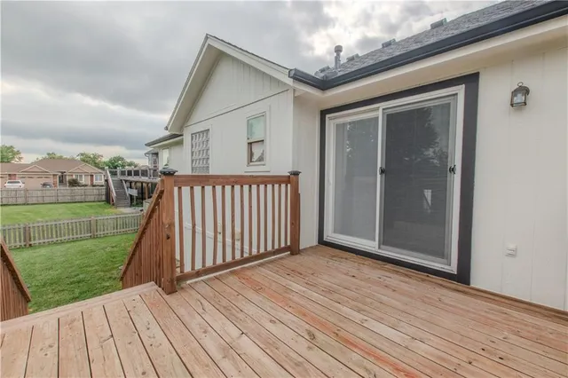 $392,500 | 411 Eagle Glen Drive, Raymore, MO 64083