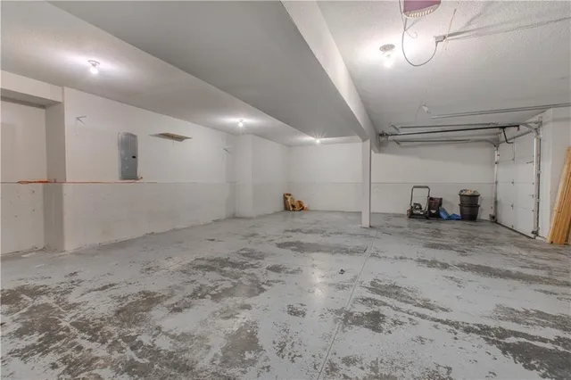 $392,500 | 411 Eagle Glen Drive, Raymore, MO 64083