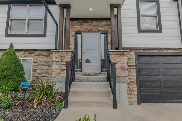 $392,500 | 411 Eagle Glen Drive, Raymore, MO 64083