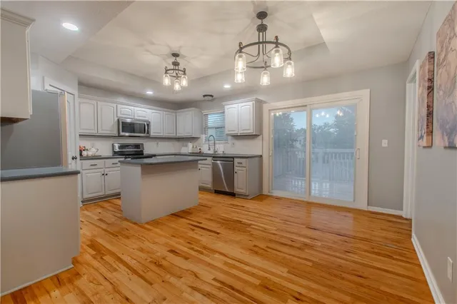 $392,500 | 411 Eagle Glen Drive, Raymore, MO 64083