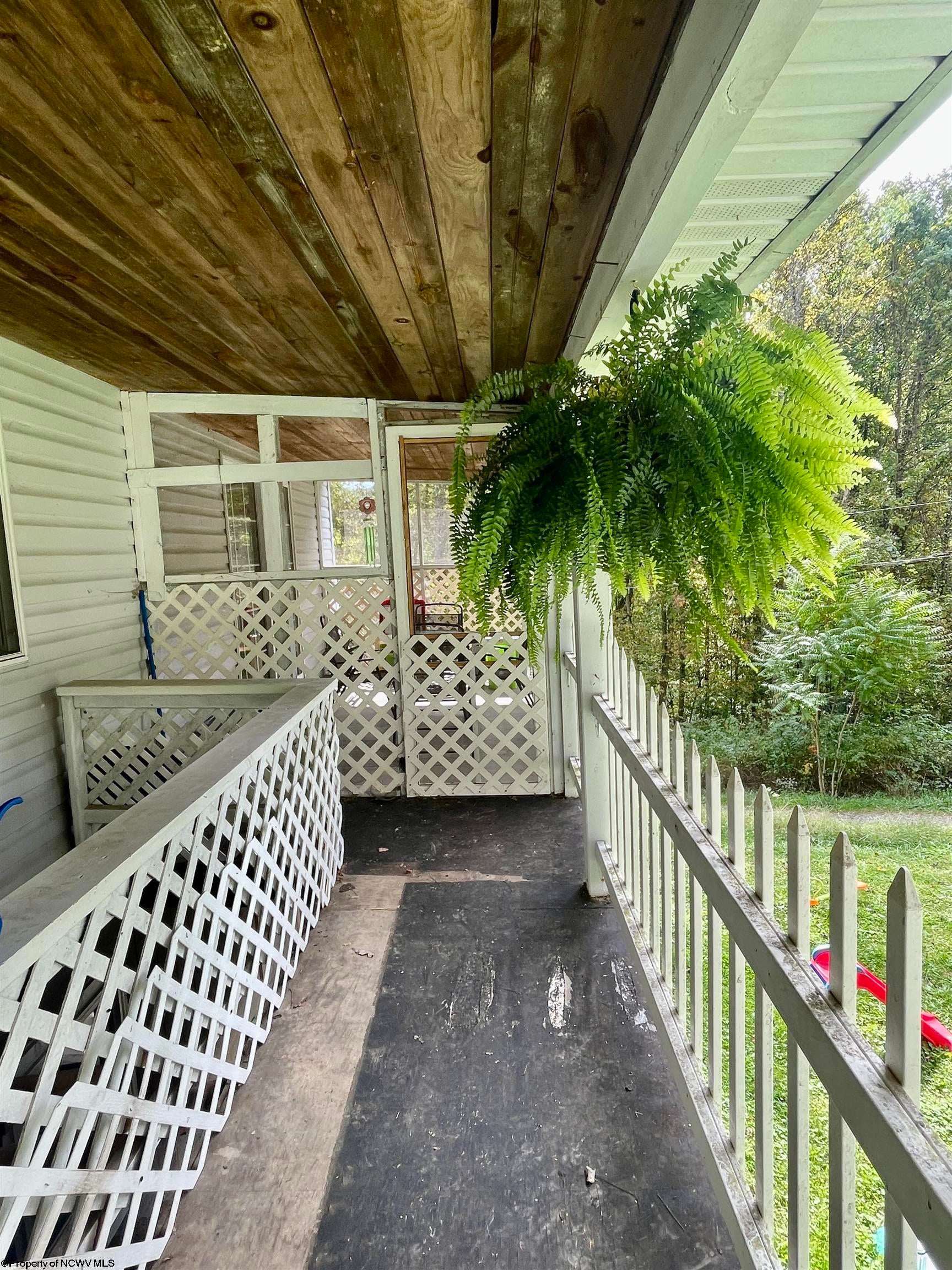 589 Mods Run Road Mannington, WV 26582 - Photo 3 of 15 Gallery Image 3
