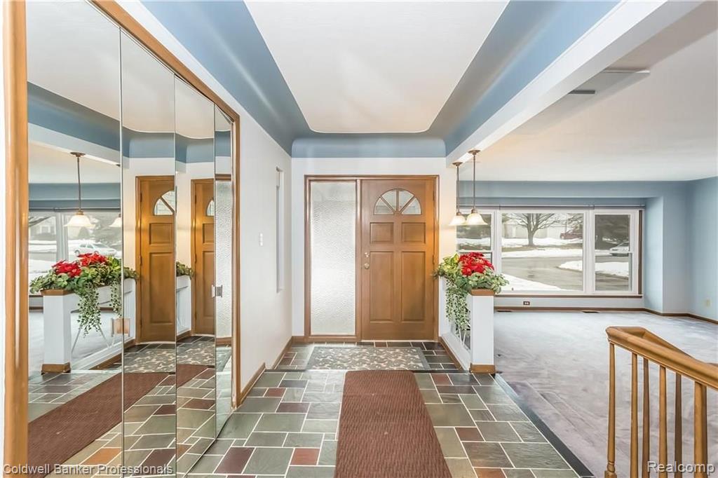 2175 Wayward Drive Rochester Hills, MI 48309 - Photo 2 of 33