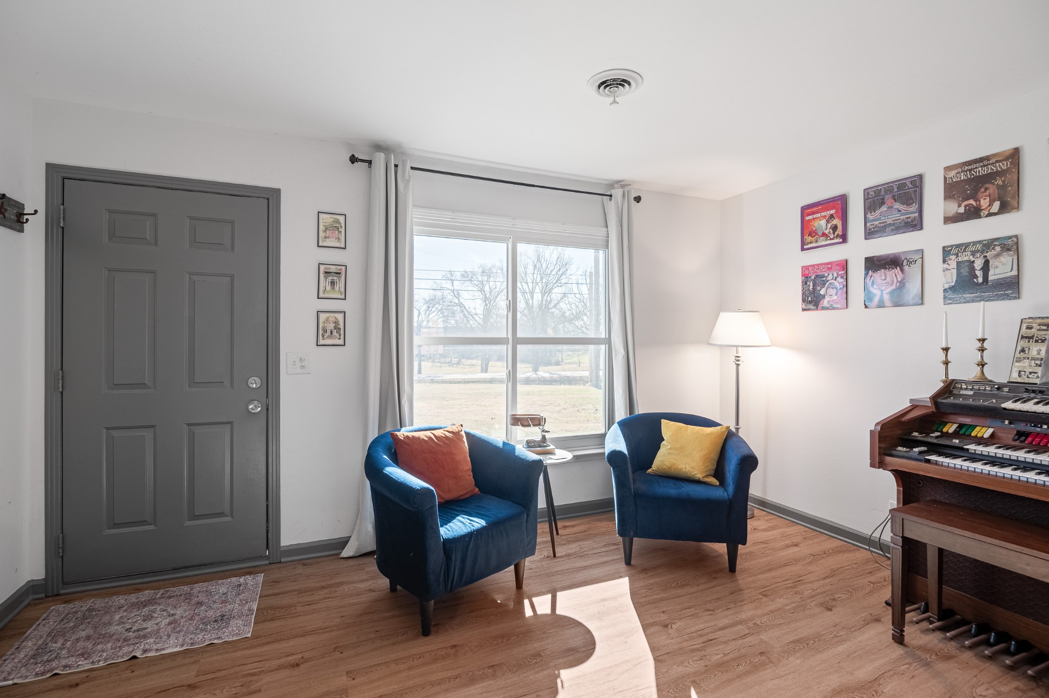 8522 Coles Ferry Pike Lebanon, TN 37087 - Photo 18 of 35 a living room with furniture and a window