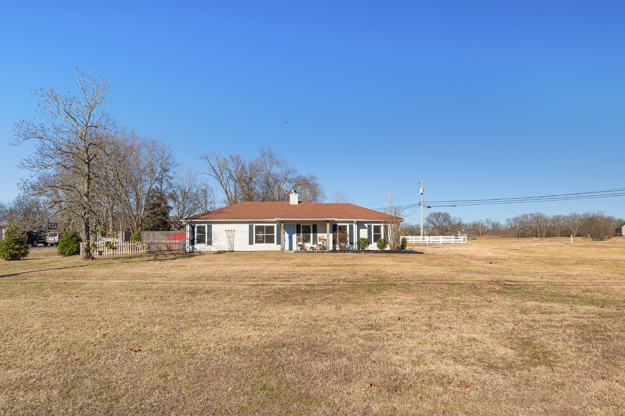 8522 Coles Ferry Pike Lebanon, TN 37087 - Photo 2 of 35 a front view of a house with a yard and lake view