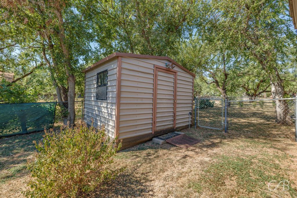 103 Arrow Point Abilene, TX 79601 - Photo 33 of 40 a backyard of a house with lots of green space