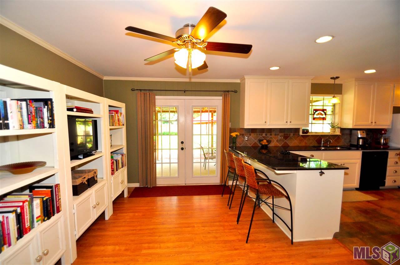 9378 Rainford Road Baton Rouge, LA 70810 - Photo 3 of 7 KEEPING/DINING ROOM