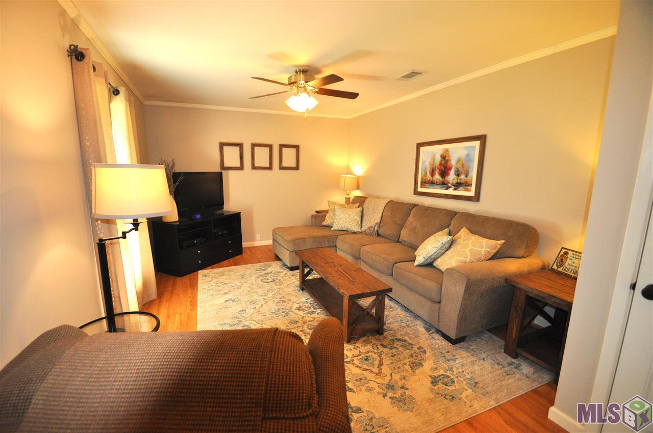 9378 Rainford Road Baton Rouge, LA 70810 - Photo 4 of 7 LIVING ROOM
