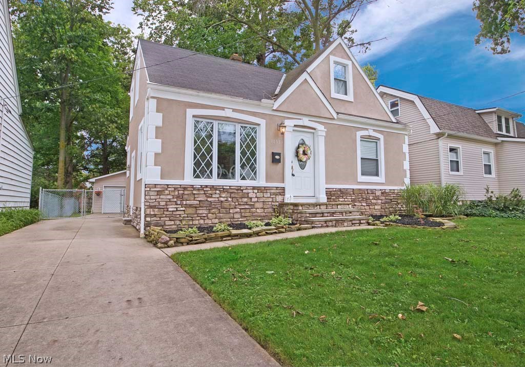 1153 Mayfield Ridge Road Cleveland, OH 44124 - Photo 2 of 21