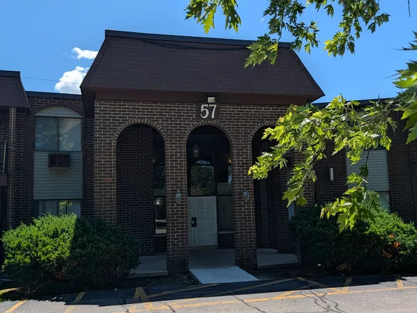 $1,750 | 57 Washington Boulevard, Unit 201, Mundelein, IL 60060