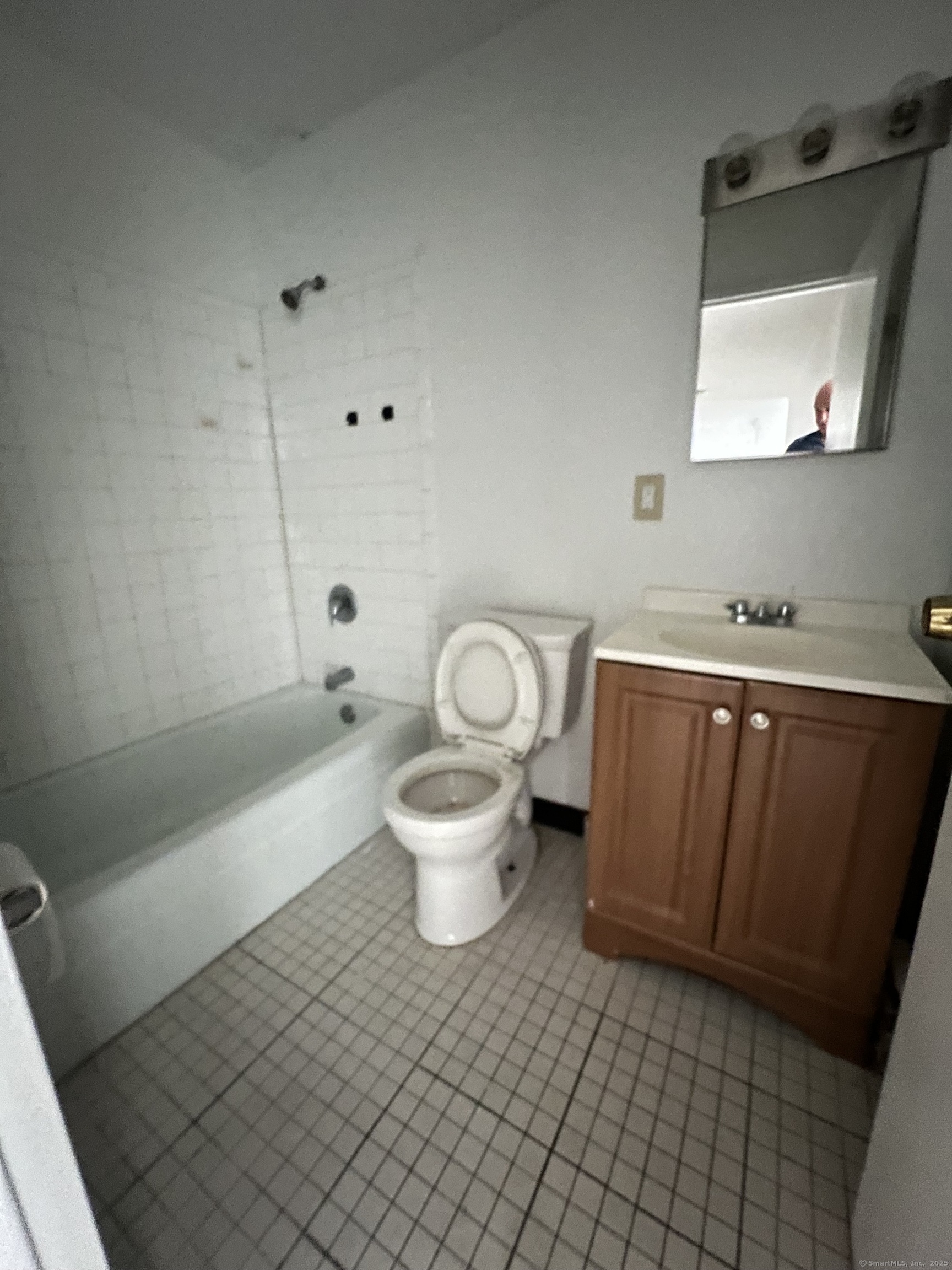 360 Palisade Avenue, Unit B09 Bridgeport, CT 06610 - Photo 6 of 8 a bathroom with a toilet a sink and bathtub