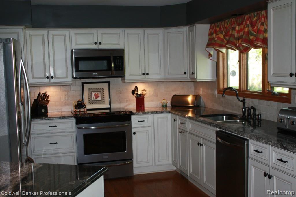 3985 Bird Road Clarkston, MI 48348 - Photo 13 of 46 IMG_9435.jpg