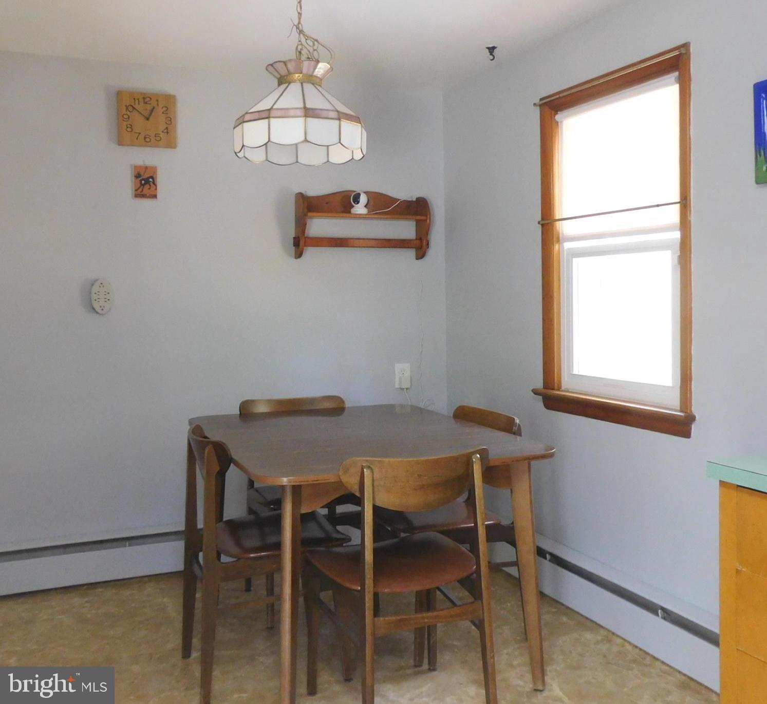 910 Hubbs Street Delran, NJ 08075 - Photo 11 of 33 Dining area in kitchen