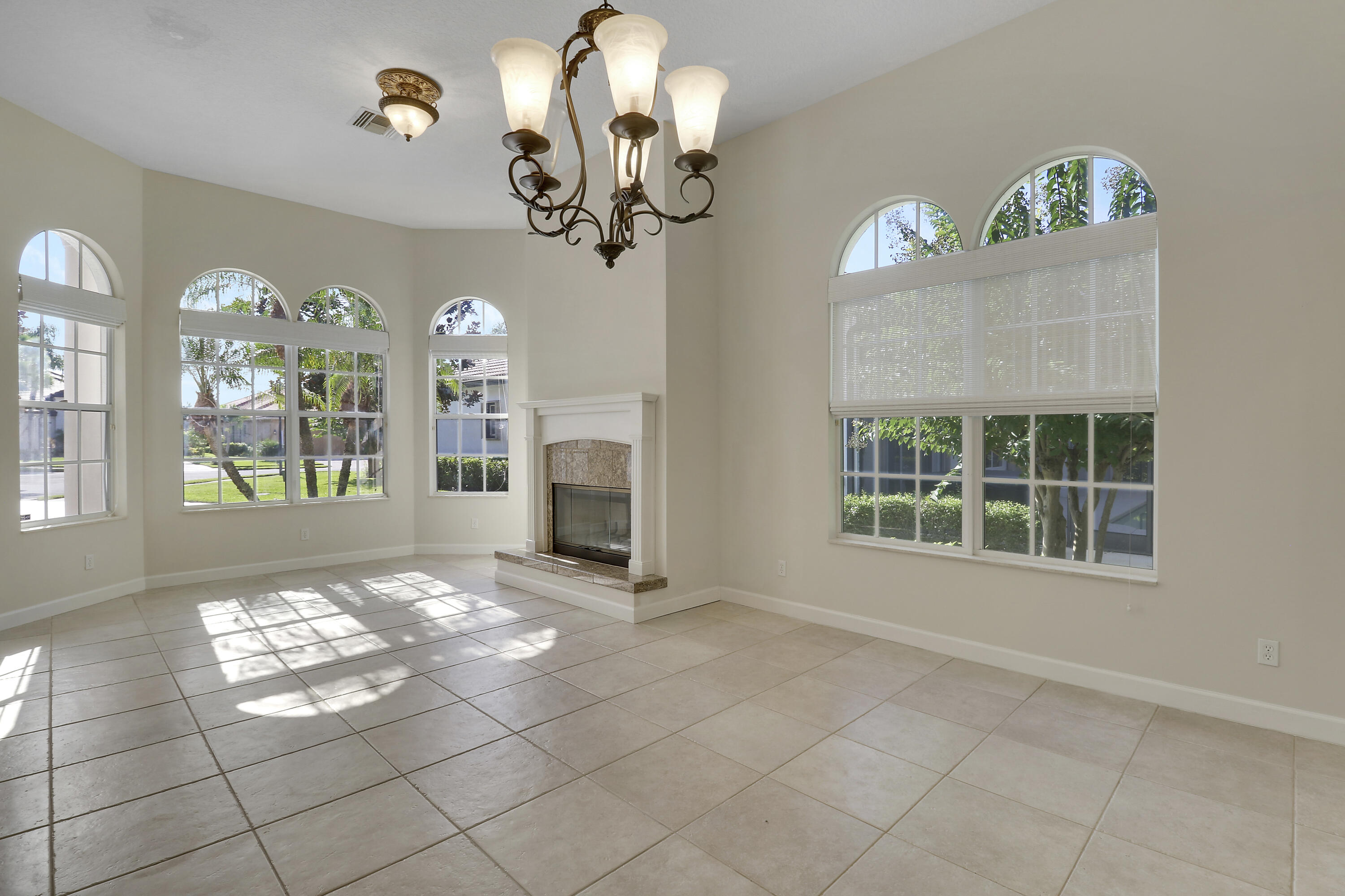 8605 Tompson Point Road Port St. Lucie, FL 34986 - Photo 16 of 90 Living Room