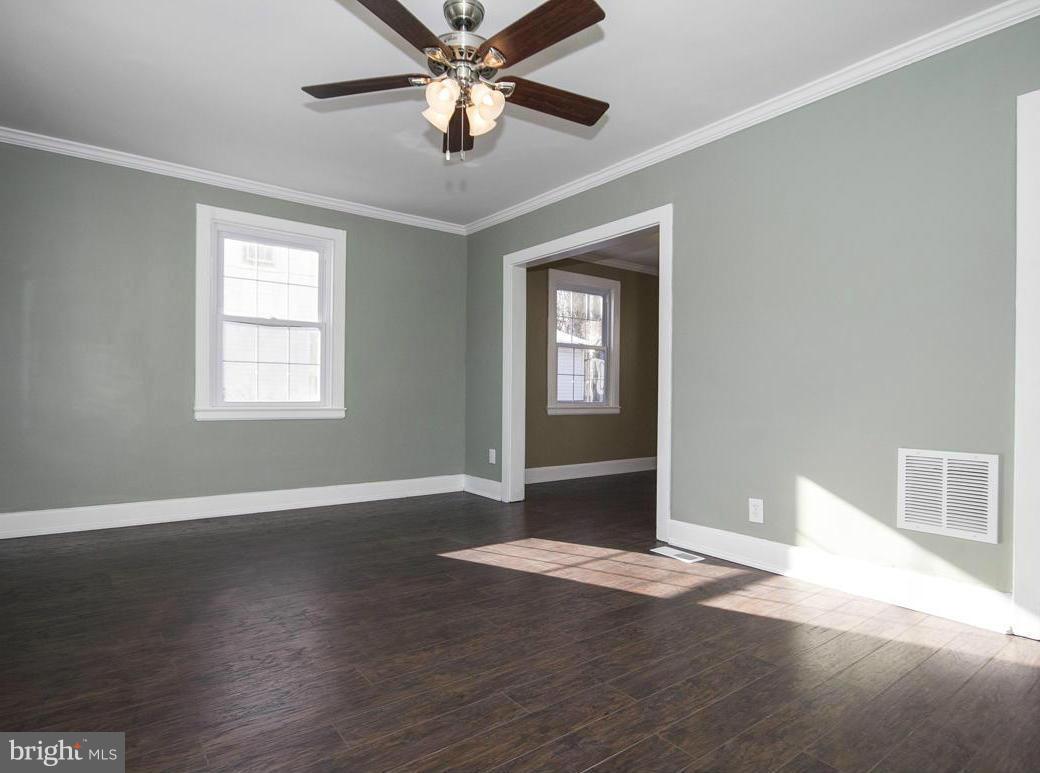 152 Osborn Road Aberdeen, MD 21001 - Photo 3 of 27 Living Room