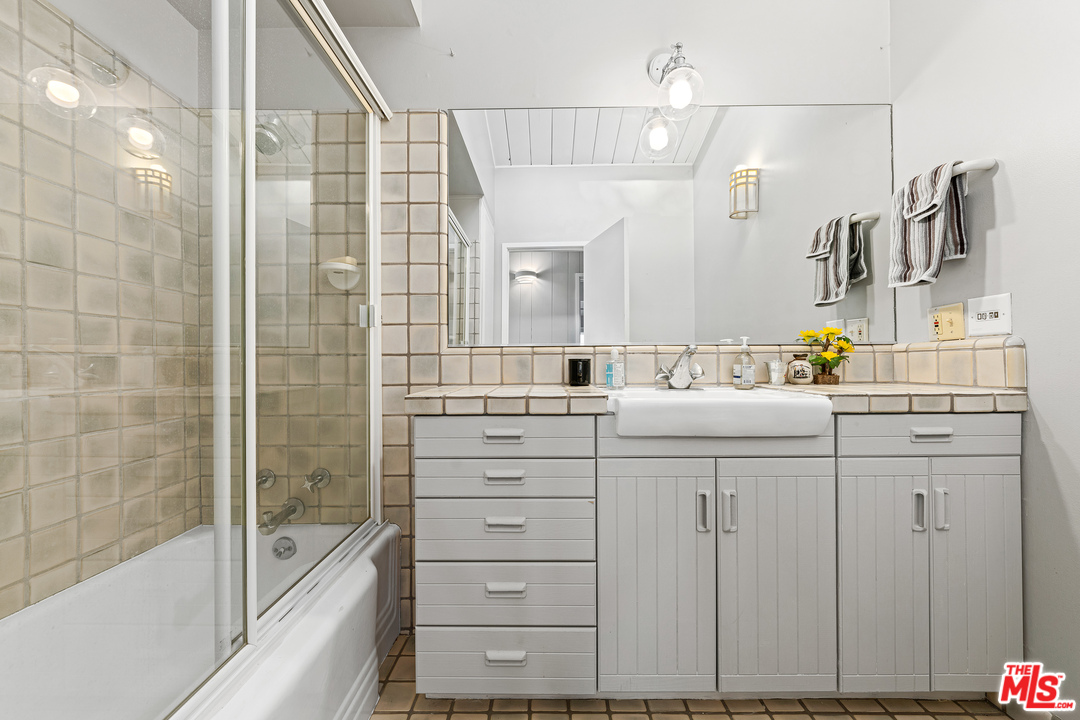 1308 North Tigertail Road Los Angeles, CA 90049 - Photo 14 of 25 Gallery Image 14