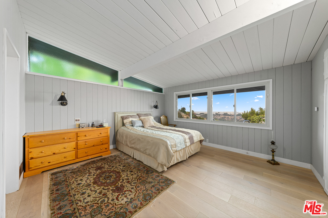 1308 North Tigertail Road Los Angeles, CA 90049 - Photo 15 of 25 Gallery Image 15